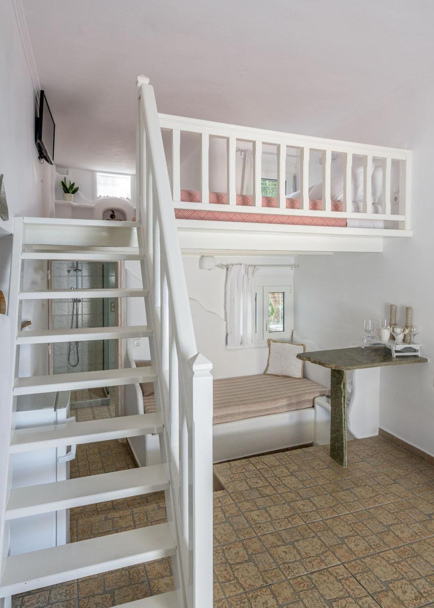 Floras Rooms Pollonia Exterior photo