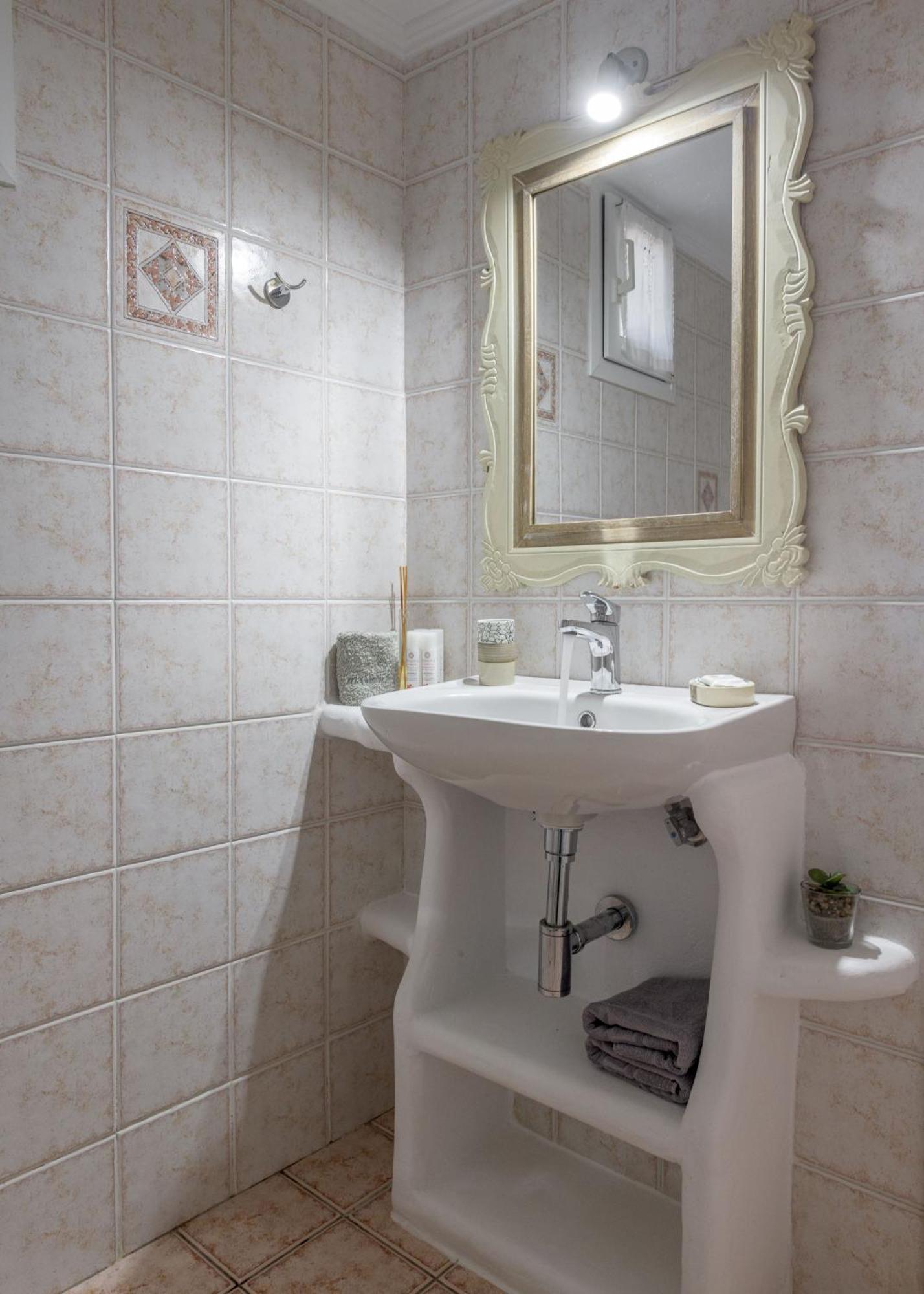 Floras Rooms Pollonia Exterior photo
