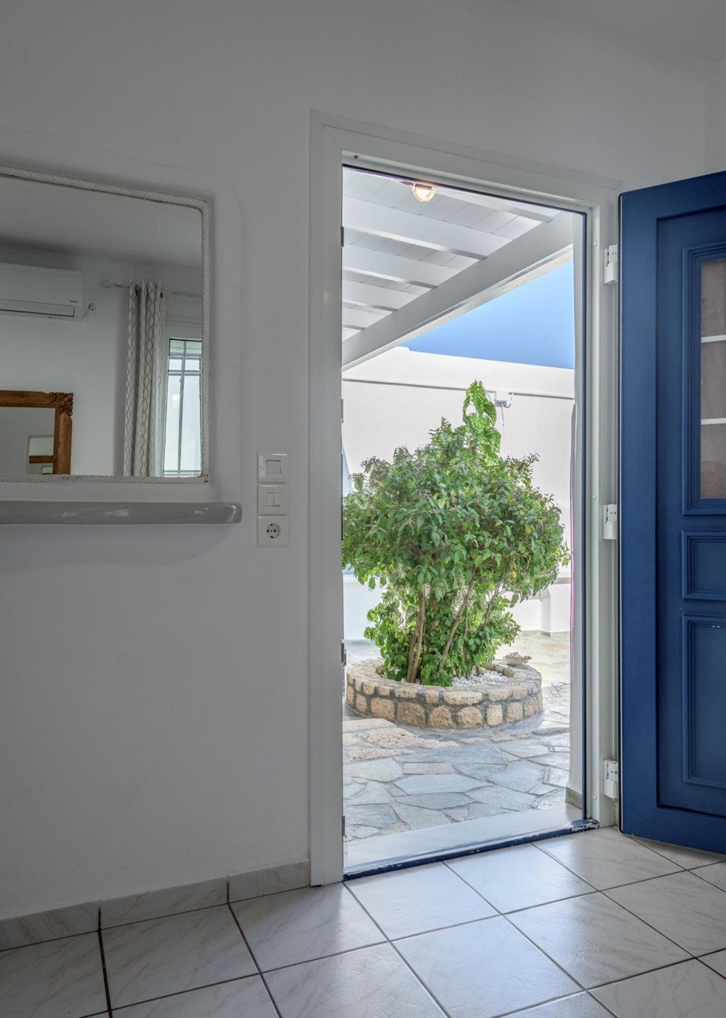 Floras Rooms Pollonia Exterior photo