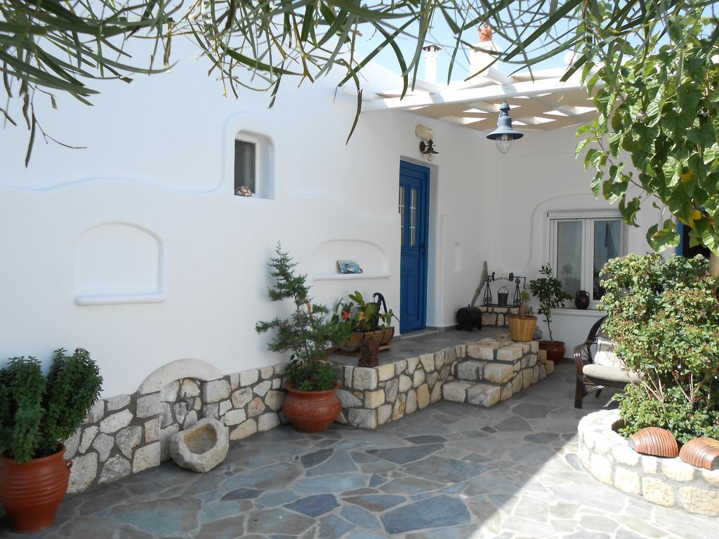 Floras Rooms Pollonia Exterior photo