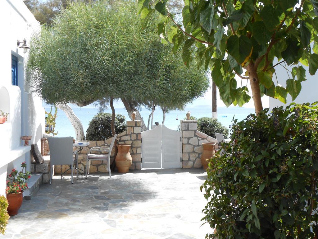 Floras Rooms Pollonia Exterior photo
